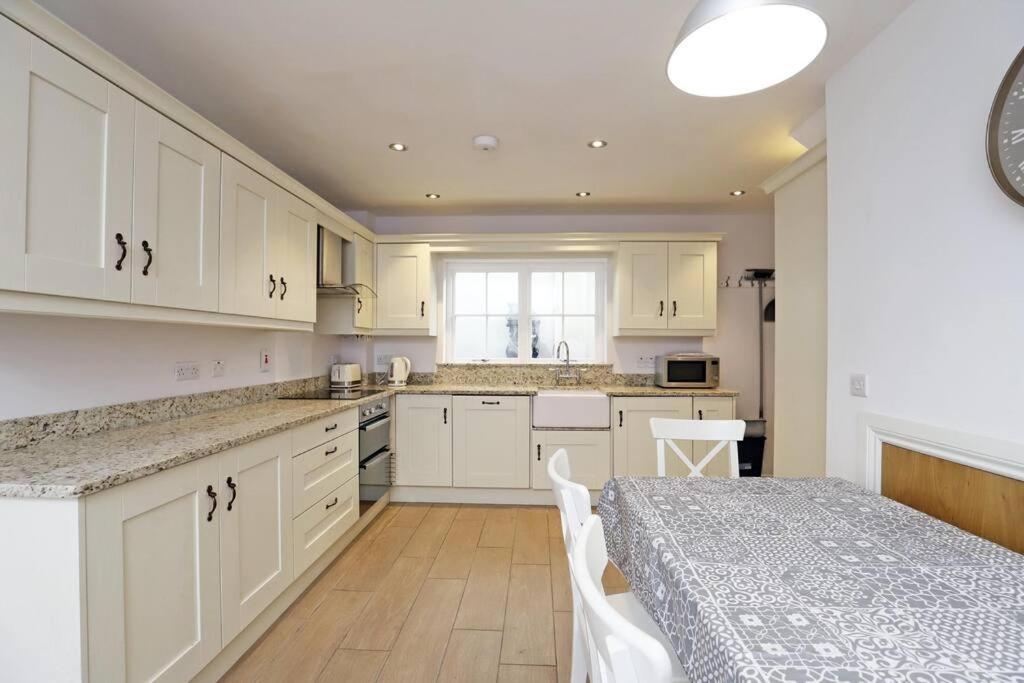 Royal Hillsborough Village Luxury Townhouse Exteriör bild